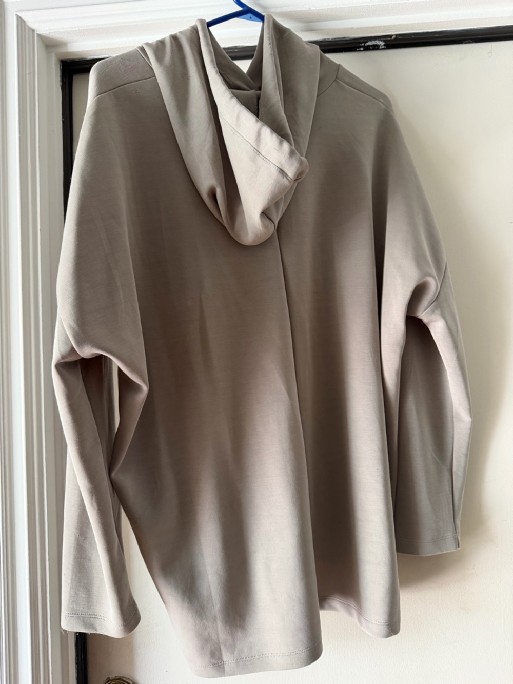 Cable & Gauge Neutral Gray Top with Branded Tag - Picture 4 of 5